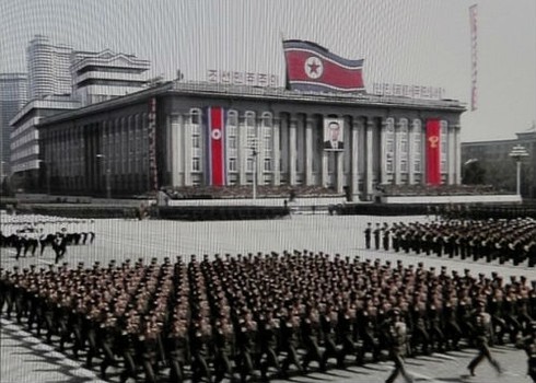 Triều Tiên duyệt binh, 'khoe' tên lửa mới