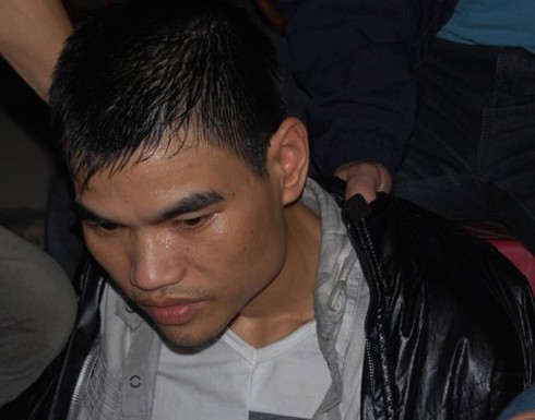 Găm súng và 4.000 viên ma túy vật vờ tại bến xe