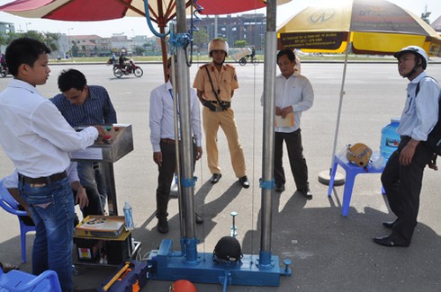 Cấm kinh doanh quay vòng mũ bảo hiểm trợ giá