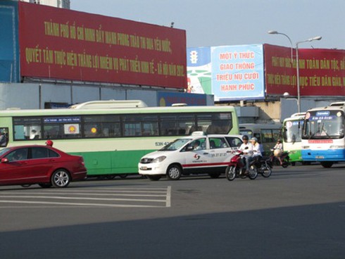 Tăng 1.400 chuyến xe buýt phục vụ lễ 30/4