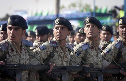 Chùm ảnh Iran duyệt binh phô diễn sức mạnh