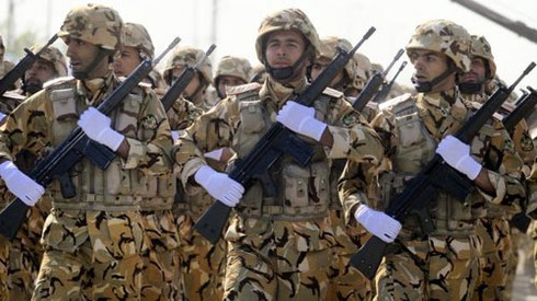 Chùm ảnh Iran duyệt binh phô diễn sức mạnh