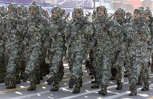 Chùm ảnh Iran duyệt binh phô diễn sức mạnh