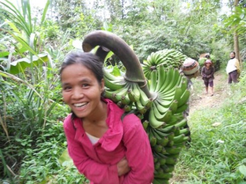 Xem ảnh đồng bào dân tộc tự bấm máy