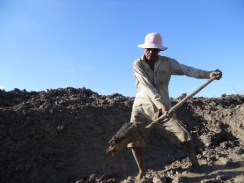 Xem ảnh đồng bào dân tộc tự bấm máy