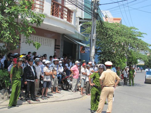 Cháy lớn thiêu rụi kho hàng điện tử Viettronimex