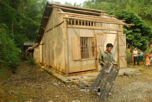 Lào Cai: Mưa đá cường độ mạnh vỡ mái hàng loạt nhà dân