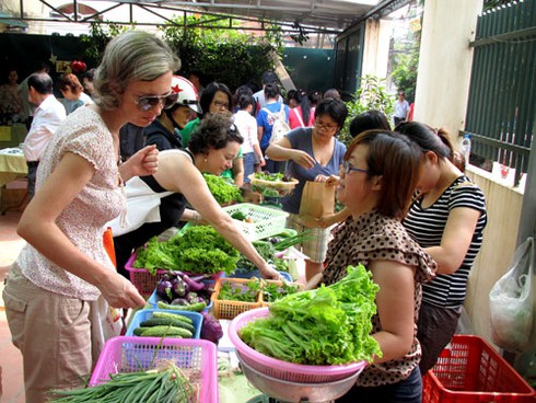 Lạ lẫm chợ phiên của Tây giữa Hà Nội