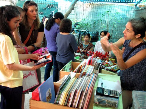 Lạ lẫm chợ phiên của Tây giữa Hà Nội