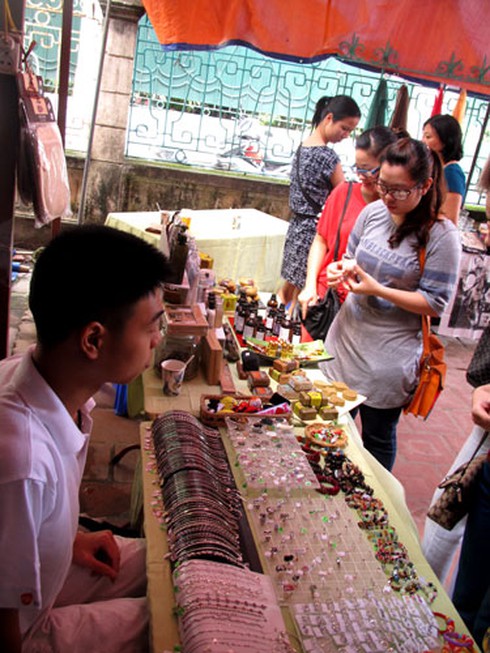 Lạ lẫm chợ phiên của Tây giữa Hà Nội