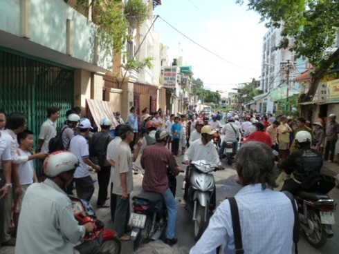 Bình bơm xe nổ như bom, một người thiệt mạng