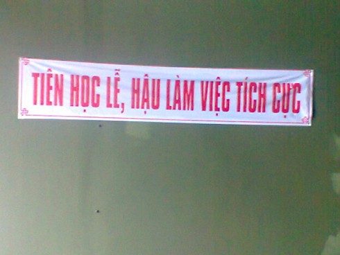 Bình Dương: Bị trừ lương nếu chào sếp quá 3 lần