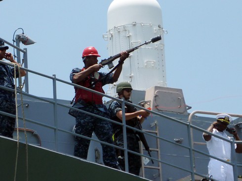 Cận cảnh soái hạm USS Blue Ridge Hải quân Mỹ tại Đà Nẵng