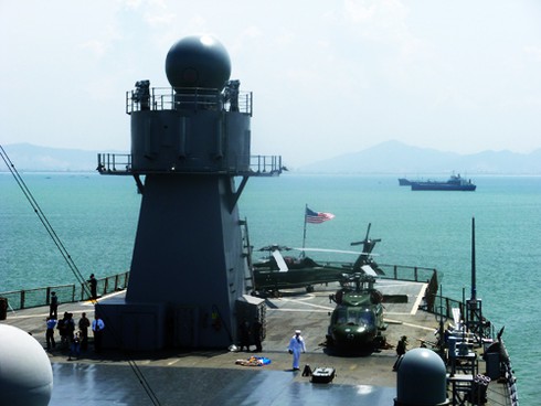 Cận cảnh soái hạm USS Blue Ridge Hải quân Mỹ tại Đà Nẵng