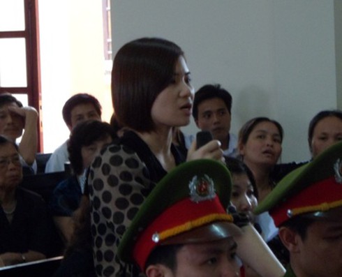 5 năm tù cho kẻ đánh đập dã man, bắt vợ xem clip sex