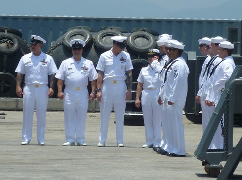 Hình ảnh ngộ nghĩnh từ soái hạm Hoa Kỳ tại Đà Nẵng!