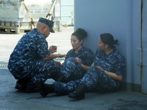 Hình ảnh ngộ nghĩnh từ soái hạm Hoa Kỳ tại Đà Nẵng!