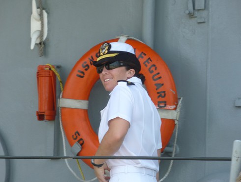 Hình ảnh ngộ nghĩnh từ soái hạm Hoa Kỳ tại Đà Nẵng!