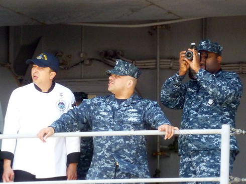 Hình ảnh ngộ nghĩnh từ soái hạm Hoa Kỳ tại Đà Nẵng!