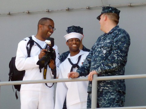 Hình ảnh ngộ nghĩnh từ soái hạm Hoa Kỳ tại Đà Nẵng!