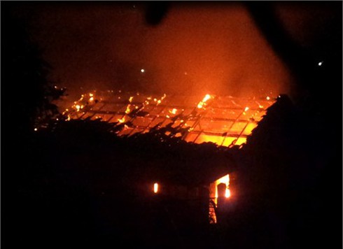 Nghệ An: `Bà hỏa` thiêu trụi khu tập thể giáo viên