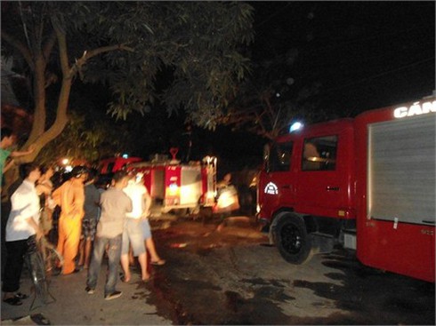 Nghệ An: `Bà hỏa` thiêu trụi khu tập thể giáo viên