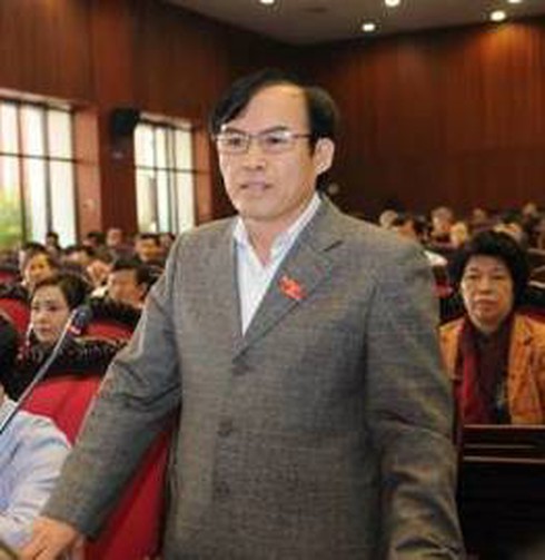 Cực đoan khi nói `đóng phí là tự hào`