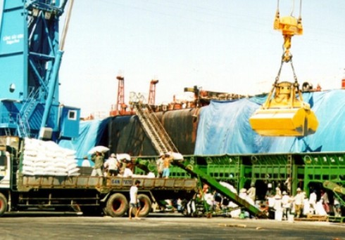 Khẩn trương “giữ chân” doanh nghiệp