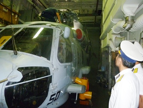 Tận mắt tham quan thiết giáp hạm USS Chafee trên biển Đà Nẵng