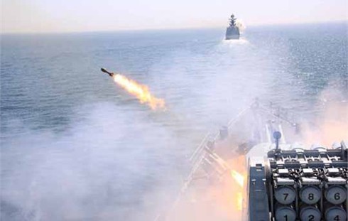 Chùm ảnh: Hải quân Nga -Trung tập trận trên biển