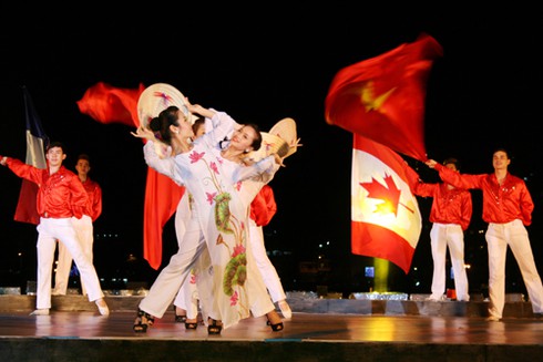 Sông Hàn bừng sáng đại tiệc pháo hoa