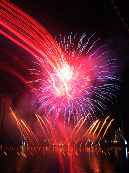Sông Hàn bừng sáng đại tiệc pháo hoa