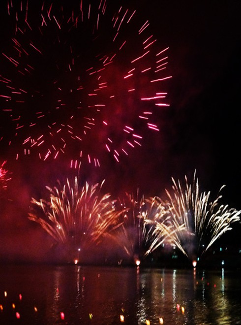Sông Hàn bừng sáng đại tiệc pháo hoa