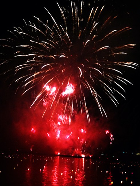 Sông Hàn bừng sáng đại tiệc pháo hoa