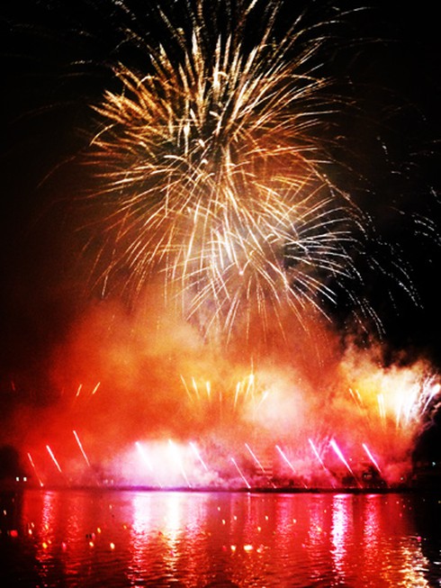 Sông Hàn bừng sáng đại tiệc pháo hoa