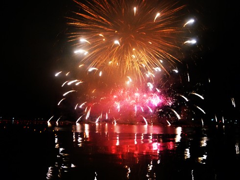 Sông Hàn bừng sáng đại tiệc pháo hoa
