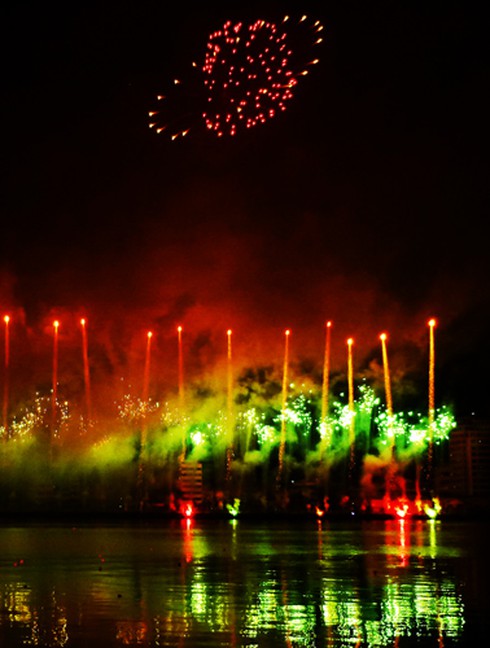 Sông Hàn bừng sáng đại tiệc pháo hoa