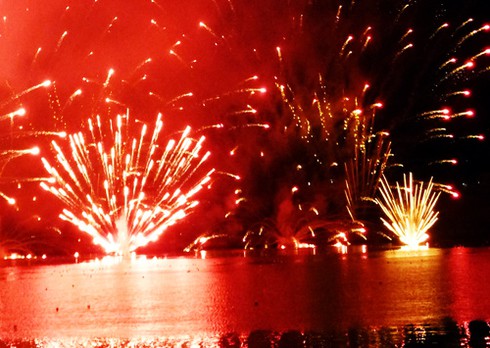 Sông Hàn bừng sáng đại tiệc pháo hoa