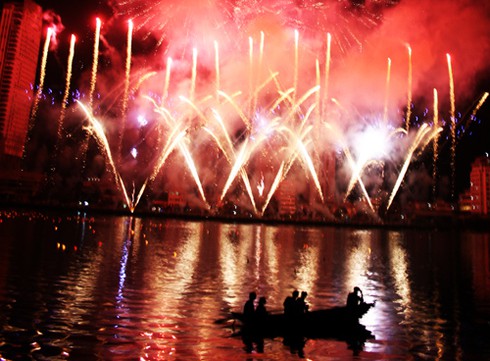 Sông Hàn bừng sáng đại tiệc pháo hoa