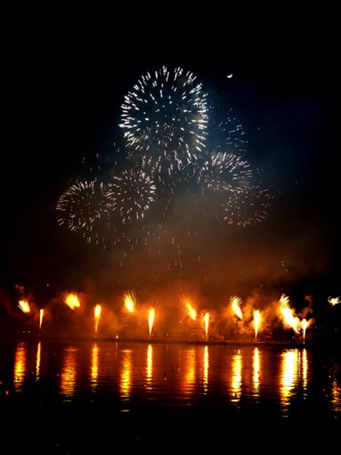 Sông Hàn bừng sáng đại tiệc pháo hoa