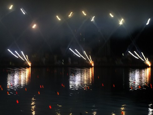 Sông Hàn bừng sáng đại tiệc pháo hoa