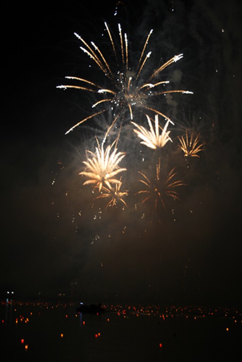 Sông Hàn bừng sáng đại tiệc pháo hoa