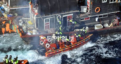 Báo Hàn Quốc: `Ngư dân Trung Quốc không khác gì cướp biển`