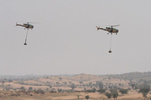 Chùm ảnh: Ấn Độ tập trận ngay sát biên giới Pakistan
