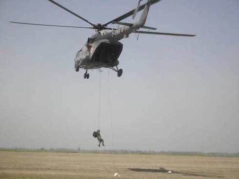 Chùm ảnh: Ấn Độ tập trận ngay sát biên giới Pakistan