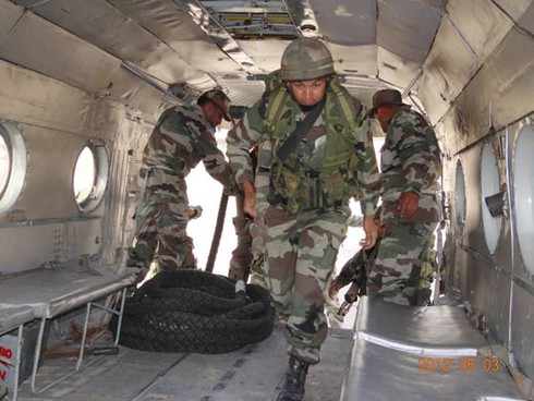 Chùm ảnh: Ấn Độ tập trận ngay sát biên giới Pakistan