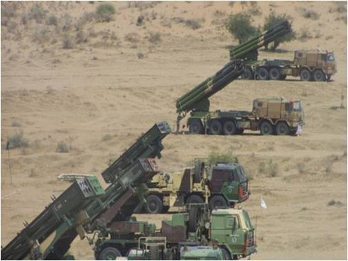 Chùm ảnh: Ấn Độ tập trận ngay sát biên giới Pakistan