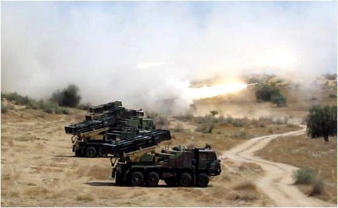 Chùm ảnh: Ấn Độ tập trận ngay sát biên giới Pakistan