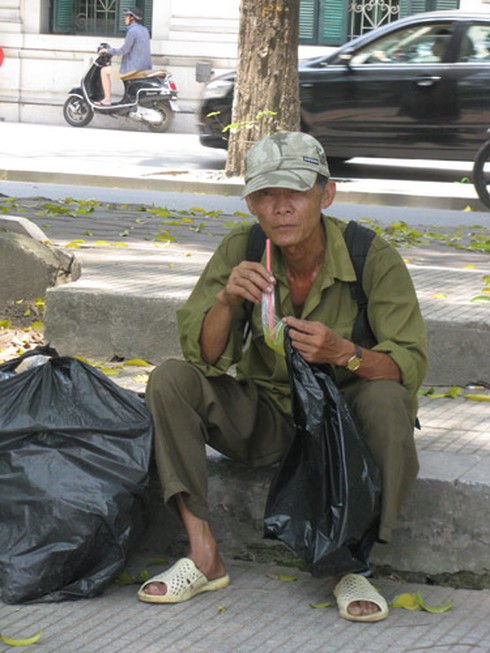 Muôn vẻ người dân đối phó nắng nóng