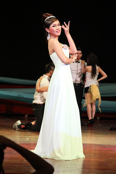 Ngắm nữ sinh ngoại thương xinh đẹp, đa tài